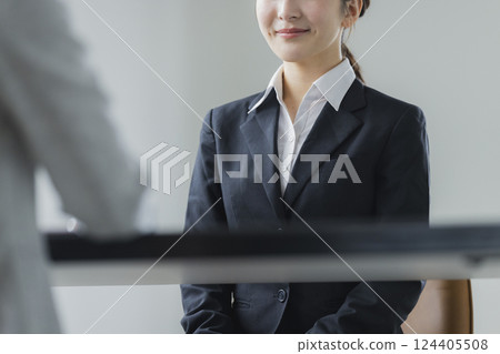 Woman interviewing 124405508