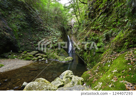 Minami Kamagataki Falls Minami Kamagataki Falls 124407293