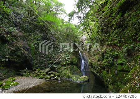 Minami Kamagataki Falls 124407296