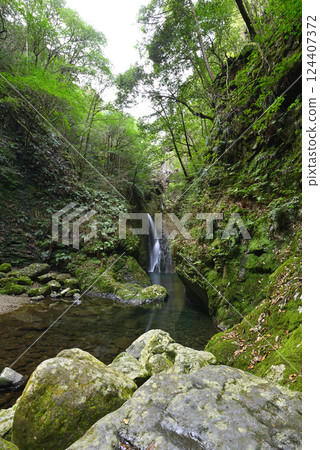 Minami Kamagataki Falls 124407372