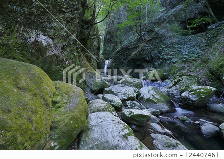 Minami Kamagataki Falls 124407461
