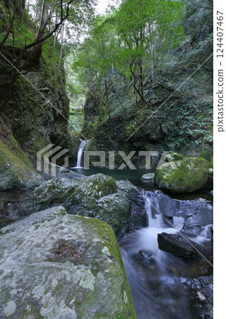 Minami Kamagataki Falls 124407467