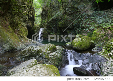 Minami Kamagataki Falls 124407488