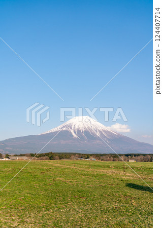 【靜岡縣】春日晴朗的富士山 【靜岡縣】春日晴朗的富士山 124407714
