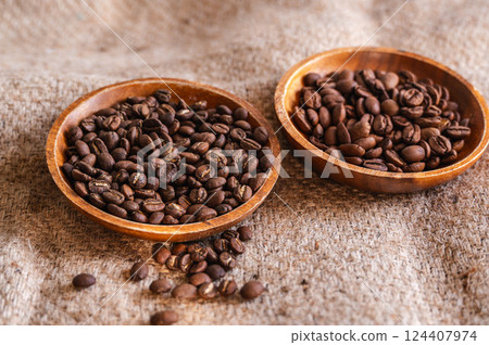 兩種咖啡豆 124407974