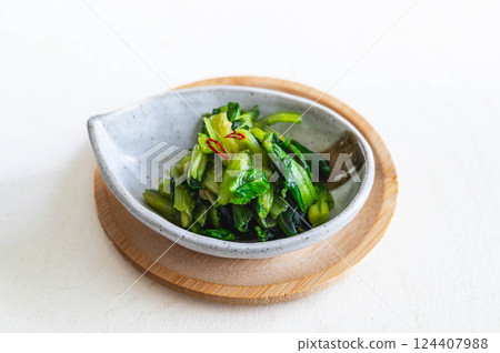 Lightly pickled komatsuna and salted kelp 124407988