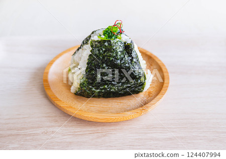Pickled Komatsuna rice balls 124407994