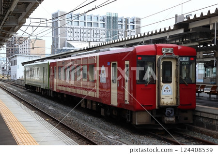 飯山線 Kiha 110 系列 (Oikot:深紅色) 飯山線 Kiha 110 系列 (Oikot:深紅色) 124408539