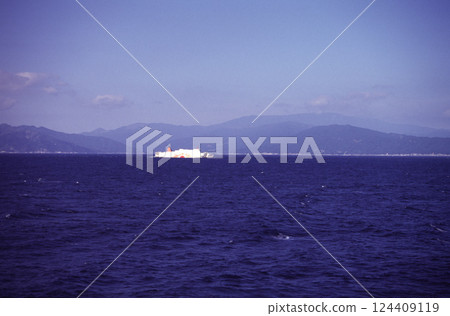海上渡輪交錯 海上渡輪交錯 124409119