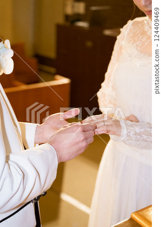 Exchanging wedding rings Exchanging wedding rings 124409469