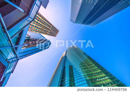 日本東京城市景觀的新景觀。又到了新綠的季節。像春天初綻一樣閃閃發光...俯瞰汐留商業區等=3月21日 124409786