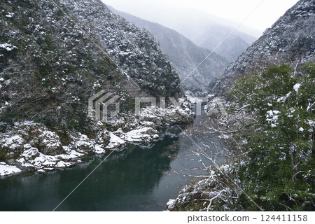 Snowy scenery of Koboke Gorge 124411158