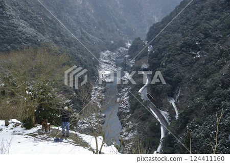 A view of the snow-covered Koboke Gorge 124411160