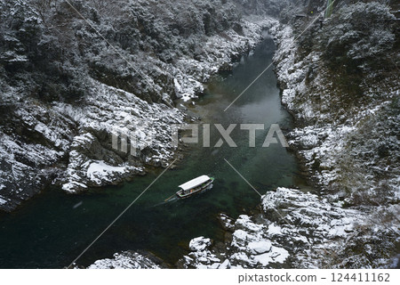 Sightseeing in the snow at Oboke Gorge Konpirase 124411162