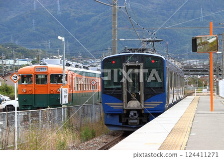Shinano Railway SR1 series train departing Sakaki Station Shinano Railway SR1 series train departing Sakaki Station 124411271