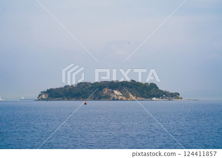 從橫須賀眺望猿島 124411857