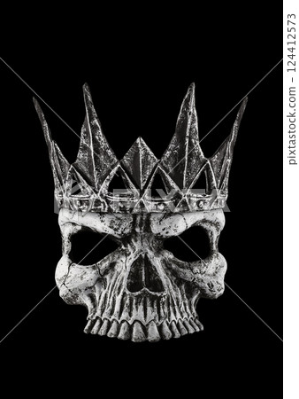 Human skull with ancient crown isolated on black background 124412573