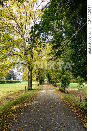 Autumn view at Bernrieder Park on Lake Starnberg, Bavaria, Upper Bavaria, Germany Autumn view at Bernrieder Park on Lake Starnberg, Bavaria, Upper Bavaria, Germany 124412654