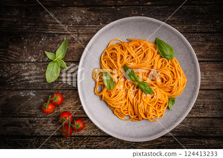 Traditional italian pasta Spaghetti with tomato sauce Traditional italian pasta Spaghetti with tomato sauce 124413233