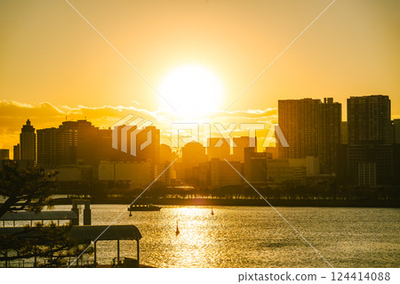 東京港區台場海濱公園的日落 東京港區台場海濱公園的日落 124414088