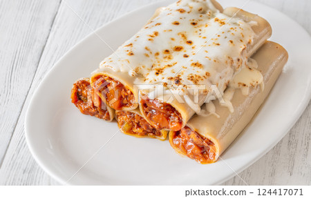 Oven-Baked Cannelloni Stuffed with Savory Bolognese and Covered in Golden Mozzarella 124417071