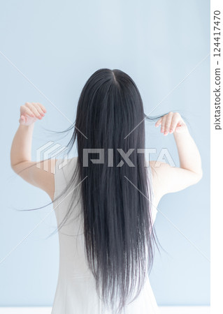 長髮美女的後視圖 長髮美女的後視圖 124417470