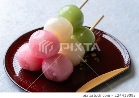 [Food ingredients] Three-color dango and cherry blossom viewing image 124419092