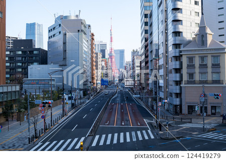 [布田之辻] 從步行橋上看到的東京鐵塔 124419279