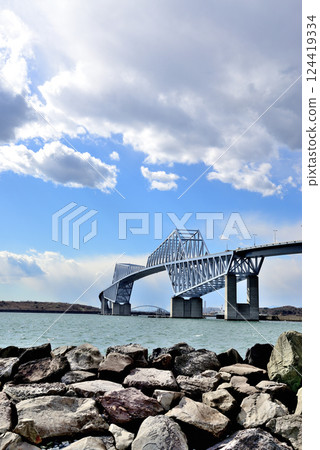 Tokyo Gate Bridge in winter Blue sky scenery 124419334