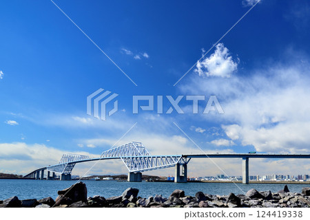Tokyo Gate Bridge in winter Blue sky scenery Tokyo Gate Bridge in winter Blue sky scenery 124419338