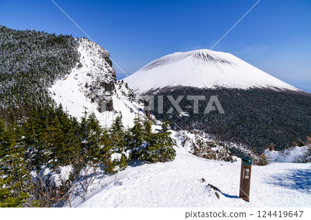 從黑番山和矢裡加屋山眺望的淺間山冬季風景(巧克力蛋糕) 從黑番山和矢裡加屋山眺望的淺間山冬季風景(巧克力蛋糕) 124419647