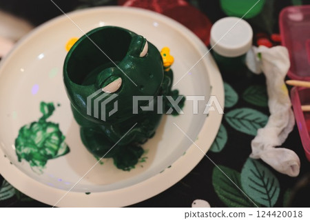 Engaging and Colorful Frog Mug Painting Activity for Families and Communities to Enjoy 124420018