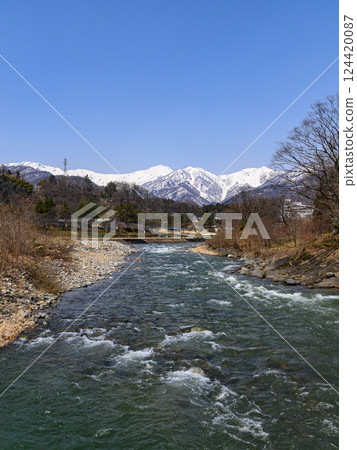Minakami Town, Tone River and Mt. Tanigawa in winter (Eight Views of Mt. Tanigawa) 124420087