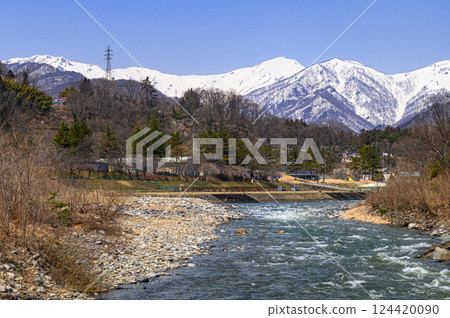 冬季的水上町、利根川和谷川山(谷川八景) 冬季的水上町、利根川和谷川山(谷川八景) 124420090