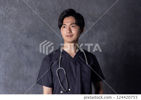 Male doctor 124420755