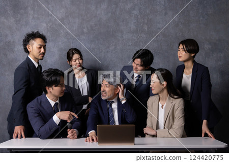 business people meeting 124420775