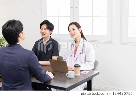 商務 醫院 醫生 研究 MR 會議 商業談判 商務 醫院 醫生 研究 MR 會議 商業談判 124420795