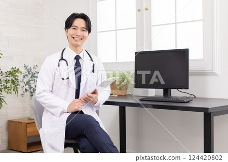 Doctor, middle-aged, male, white coat, examination 124420802