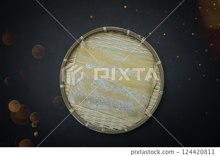 Wide, raw, unboiled noodles 124420811