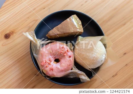 Donuts and cakes 124421574