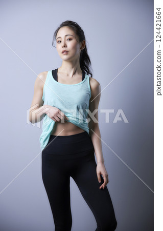 Young woman in sportswear 124421664
