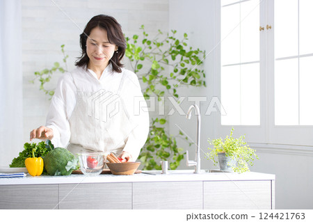 Middle woman cooking in the kitchen 124421763