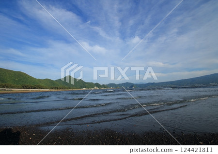 Waves to beat on the sandy beach Waves to beat on the sandy beach 124421811