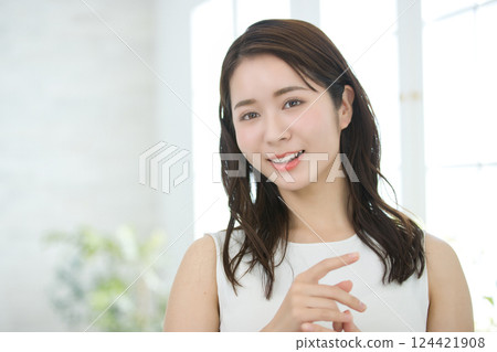 年輕女性的美麗 124421908