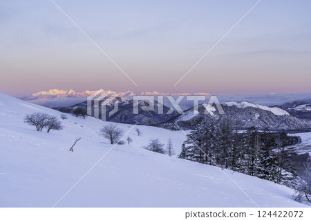 Spring: The Venus Belt and the Morgenrot from the Kirigamine Plateau Kurumayama Marshland Promenade Spring: The Venus Belt and the Morgenrot from the Kirigamine Plateau Kurumayama Marshland Promenade 124422072