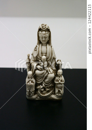 7743　Statue of the Virgin Mary 124422115