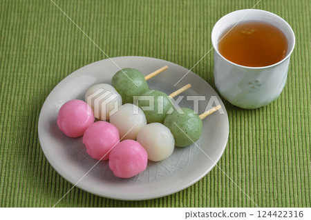 Cherry blossom season: Three-color dumplings Cherry blossom season: Three-color dumplings 124422316