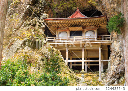 Fudoin Iwayado, a cave that looks back on history 124422343