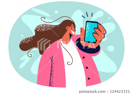 Smiling woman show cellphone screen Smiling woman show cellphone screen 124423151