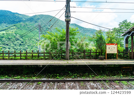 [Kanagawa Prefecture] Miyanoshita Station in Hakone, surrounded by lush nature 124423599